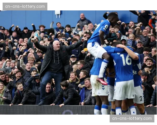 埃弗顿确认，主力中场奥纳纳因腿筋伤势将缺席未来三周比赛