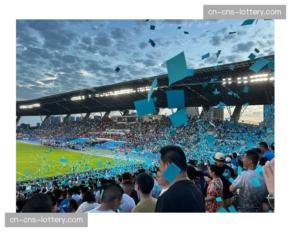 为迎接5月高温天气，中超多家俱乐部主场启用新型降温系统保障草坪质量